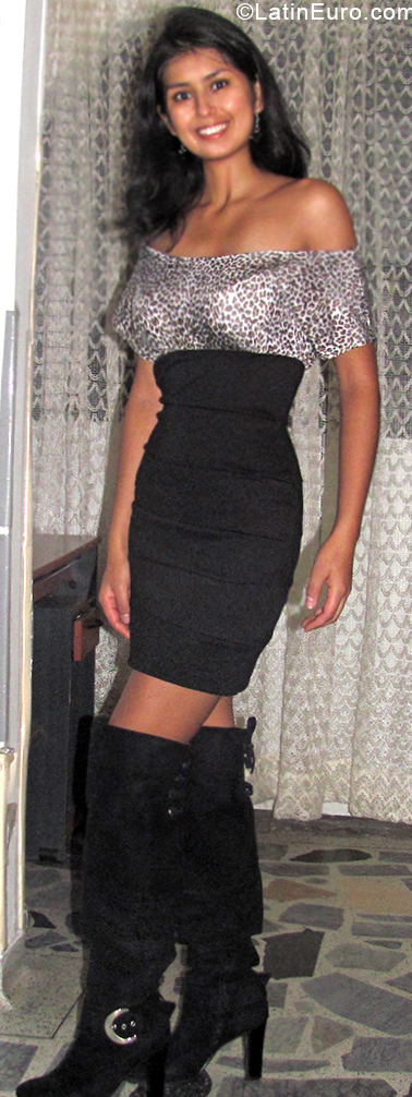 Date this hot Colombia girl Jineth from Bogota CO24627