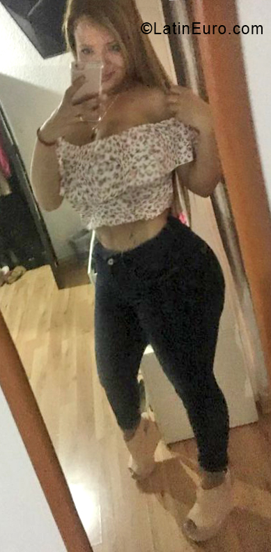 Date this stunning Venezuela girl Mary from Maracaibo VE2023