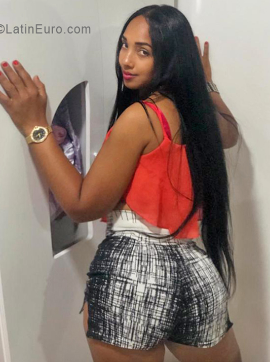 Date this attractive Dominican Republic girl Deyaniry from Santiago DO33565