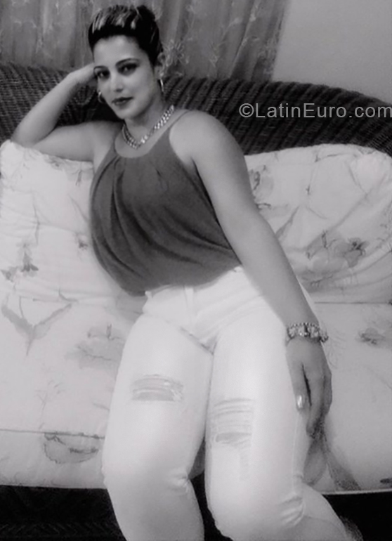 Date this hot Cuba girl Yanet from Cabaiguan CU442