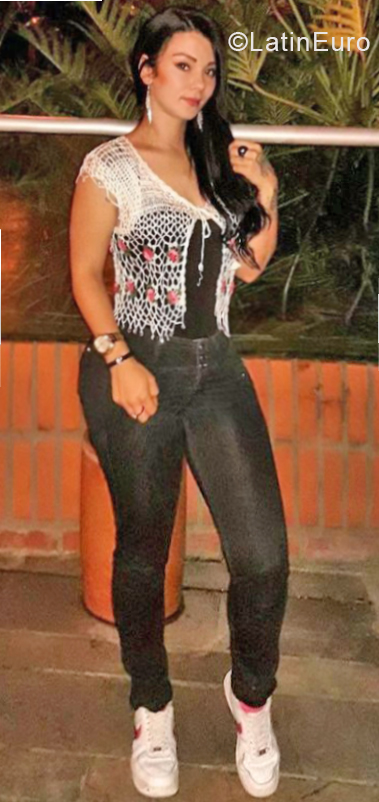 Date this good-looking Colombia girl Nata from Medellin CO24663