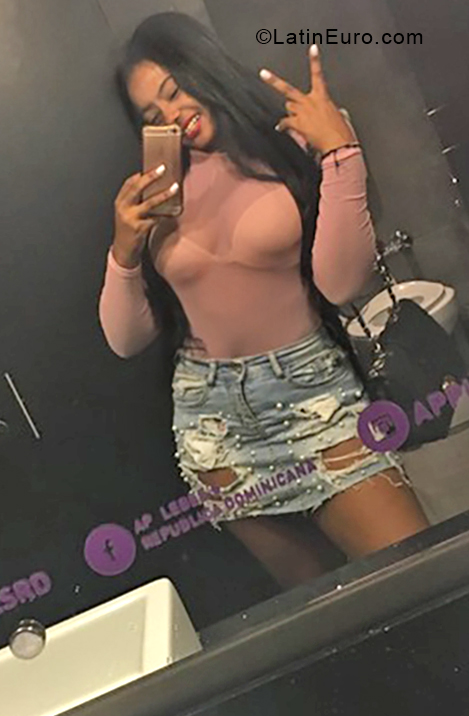 Date this good-looking Dominican Republic girl Mia from Santo Domingo DO33580