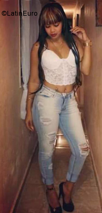 Date this cute Dominican Republic girl Emely from Santo Domingo DO33594