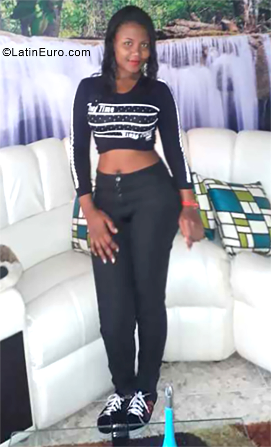 Date this tall Colombia girl Yeni Ximena from Cali CO24683