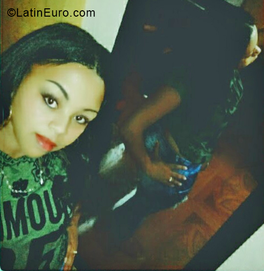 Date this gorgeous Colombia girl Leidi from Buenaventura CO24710