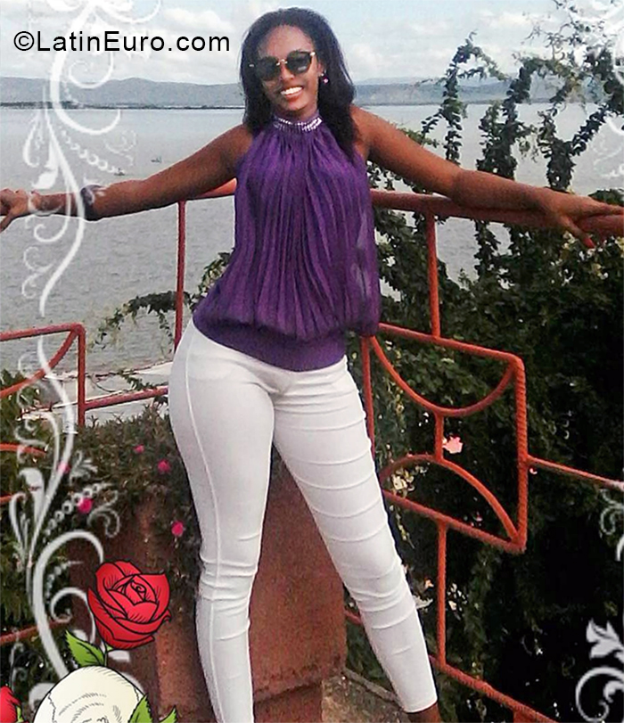 Date this pretty Cuba girl Adriana from Guantanamo CU448