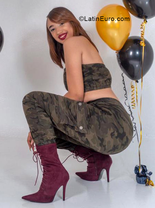 Date this stunning Dominican Republic girl Celina from Santo Domingo DO33668