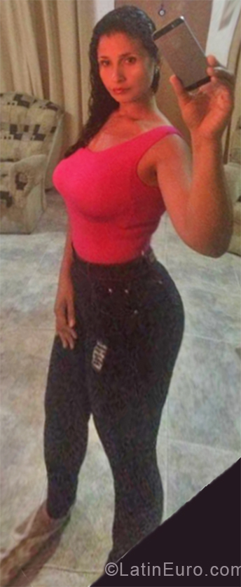 Date this voluptuous Venezuela girl Mariana from Puerto la Cruz VE2068