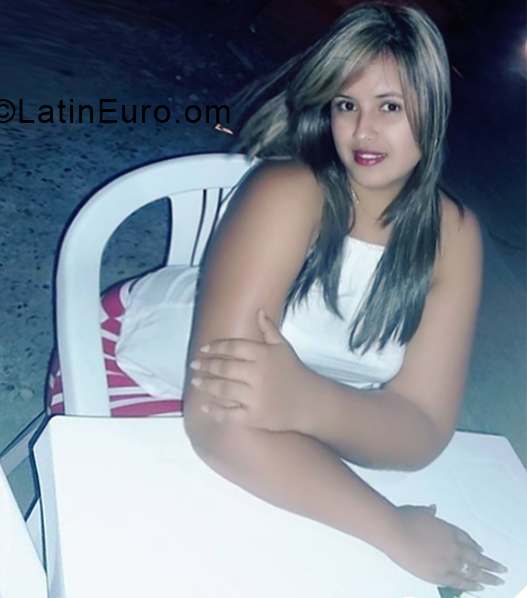 Date this gorgeous Colombia girl Marina from Cartagena CO24753