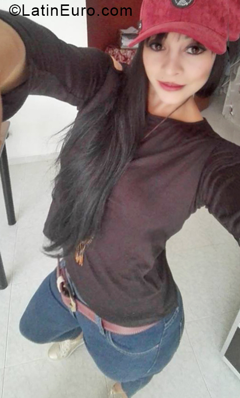Date this hard body Colombia girl Lady from Bogota CO24793