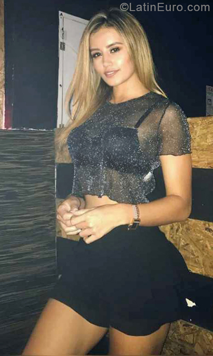 Date this gorgeous Colombia girl Rachel from Medellin CO24796