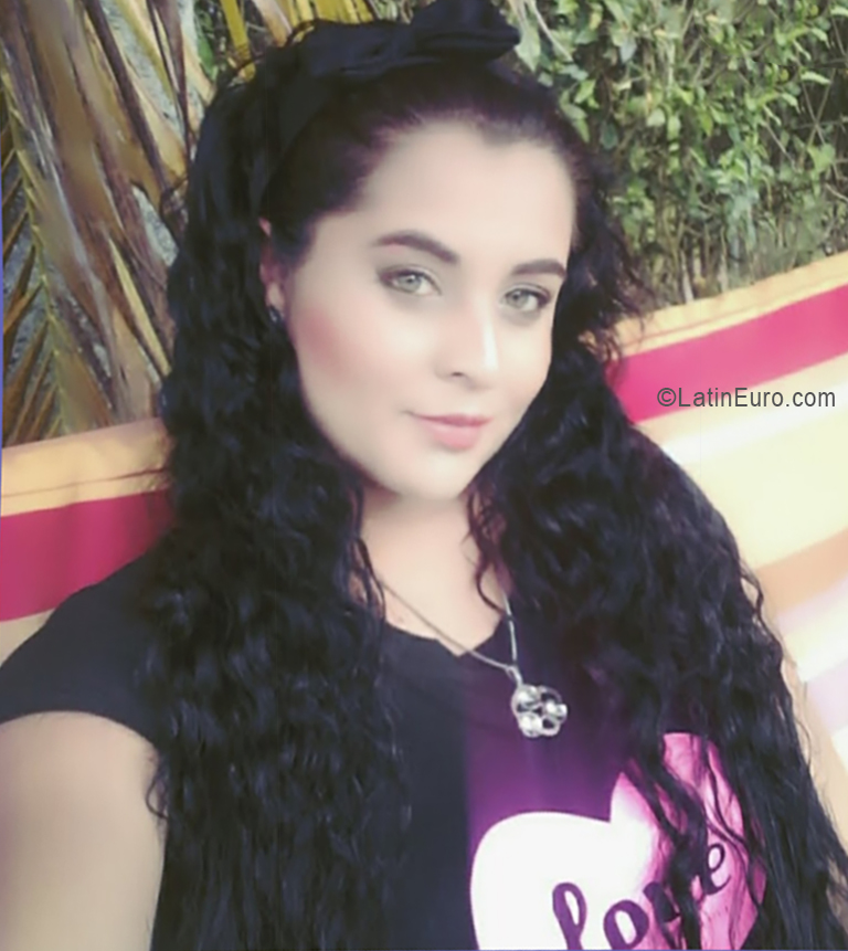 Date this funny Colombia girl Moon from Colombia CO24813