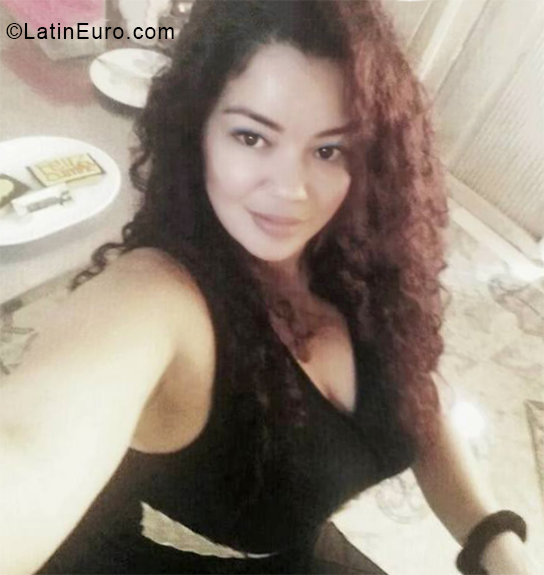 Date this voluptuous Colombia girl Veronica from Santa Marta CO24831