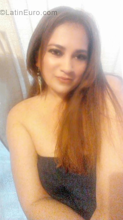 Date this passionate Colombia girl Elsa from Bogota CO24832