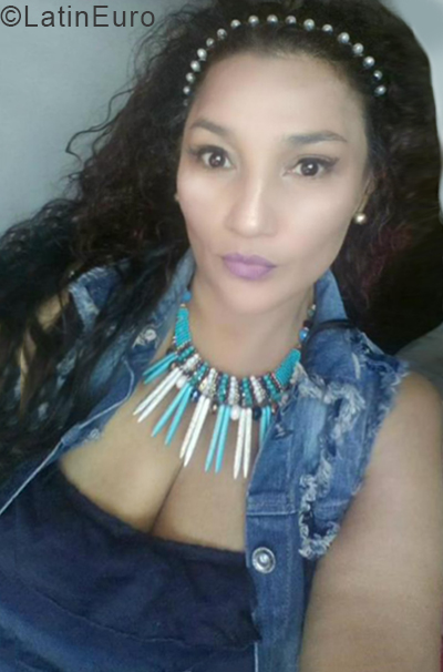 Date this gorgeous Colombia girl Sandra from Cali CO24860