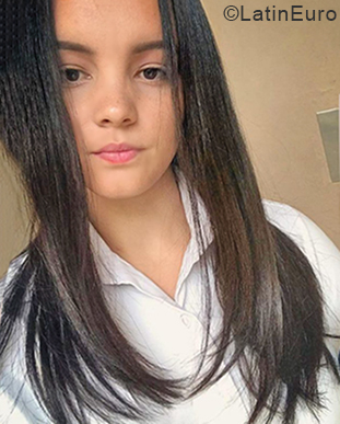 Date this happy Dominican Republic girl Darlin from Santo Domingo DO33963