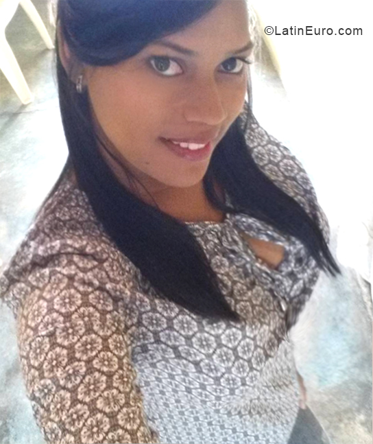 Date this stunning Dominican Republic girl Clara from Santo Domingo DO33983