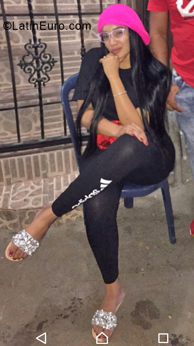 Date this good-looking Dominican Republic girl Mika from Santo Domingo DO34025