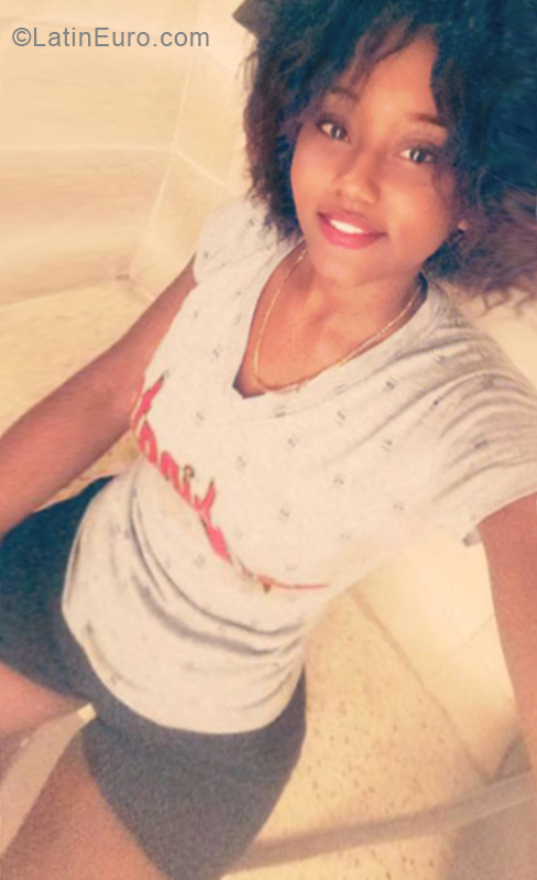 Date this sultry Dominican Republic girl Daniela from Santo Domingo DO34038