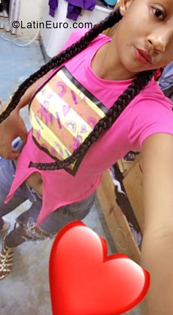 Date this happy Dominican Republic girl Danylis from San Pedro De Macoris DO34063