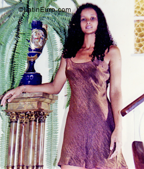 Date this cute Cuba girl Mary from Havana CU481