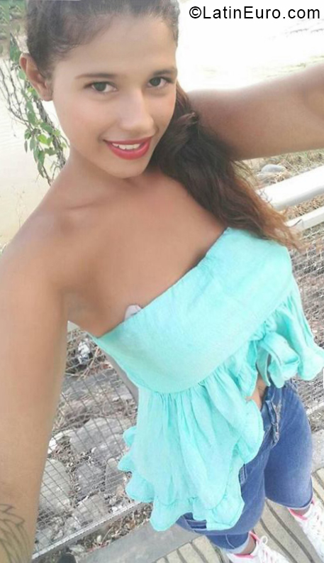 Date this lovely Colombia girl Laura from Ibaque CO24943