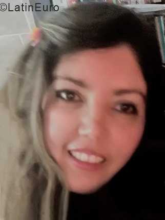 Date this athletic Venezuela girl Iris from Caracas VE2211