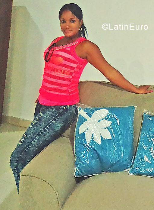 Date this nice looking Cuba girl Daliana from Santiago de Cuba CU499