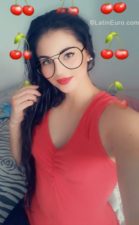Date this lovely Colombia girl Vanessa from Bogota CO25110