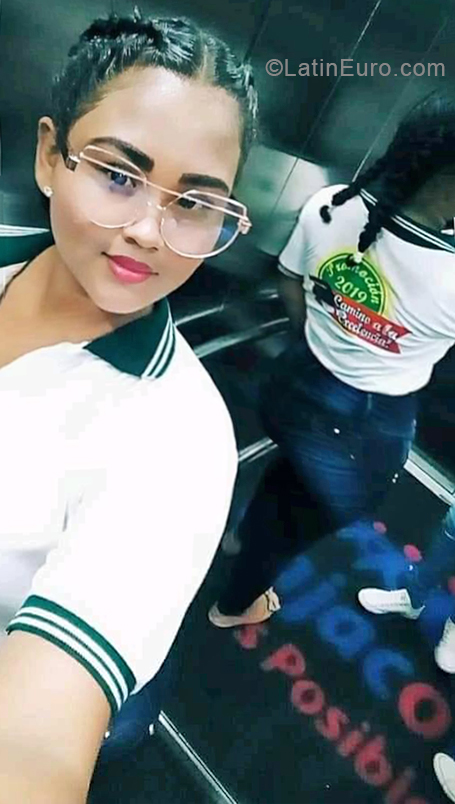 Date this passionate Colombia girl Yerle from Barranquilla CO25128