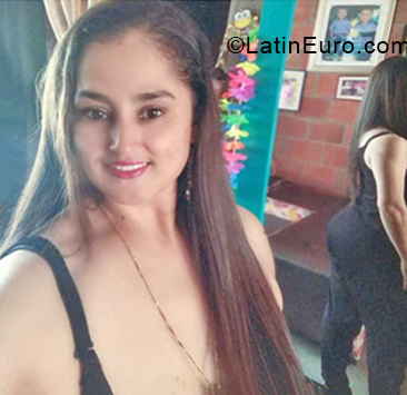 Date this foxy Dominican Republic girl Angela from Cali DO34365