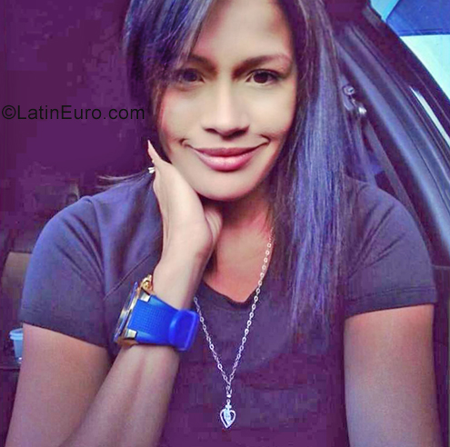 Date this charming Venezuela girl Syneloy from Caracas VE2272