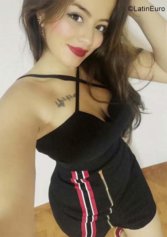 Date this exotic Colombia girl Naty from Bogota CO25204