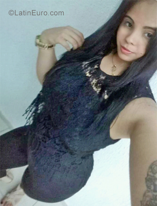 Date this exotic Venezuela girl Mia from Maracaibo VE2294