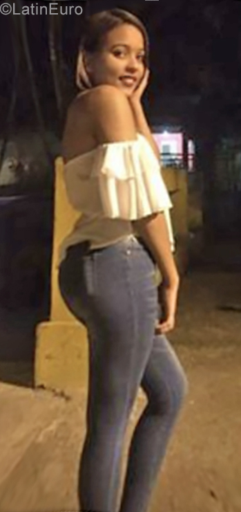 Date this hard body Dominican Republic girl Emily from Santiago DO34528