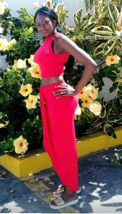 Date this foxy Colombia girl Nohemi from Cali CO26118