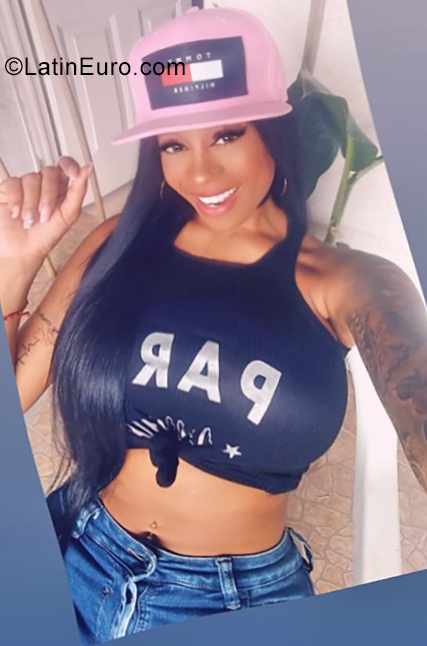 Date this foxy Colombia girl Marcela from Cali CO25231