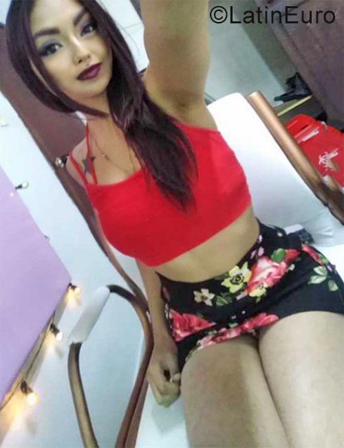 Date this sultry Colombia girl Moon from Bogota CO25242