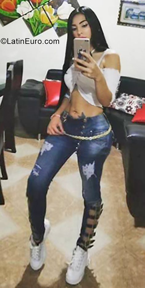 Date this voluptuous Colombia girl Vanesa from Medellin CO25244