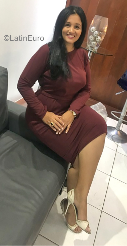 Date this georgeous Dominican Republic girl Tamara from Santo Domingo DO34560