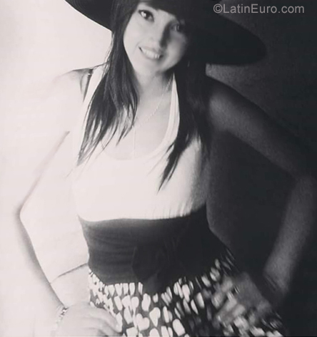 Date this young Colombia girl Shana from Bogota CO25259