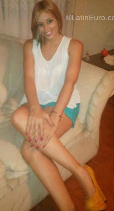 Date this georgeous Venezuela girl Jennifer from Caracas VE2350