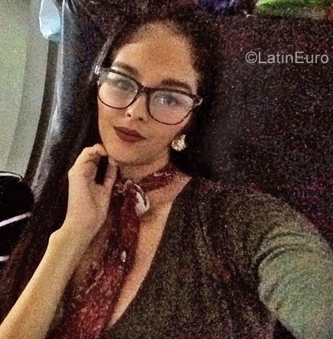 Date this attractive Venezuela girl Rosy from Caracas VE2331