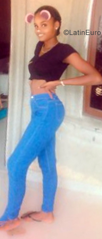 Date this athletic Dominican Republic girl Paulina from Santo Domingo DO34652