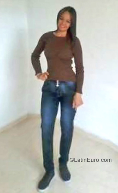 Date this georgeous Colombia girl Alejandra from Bogota CO25302
