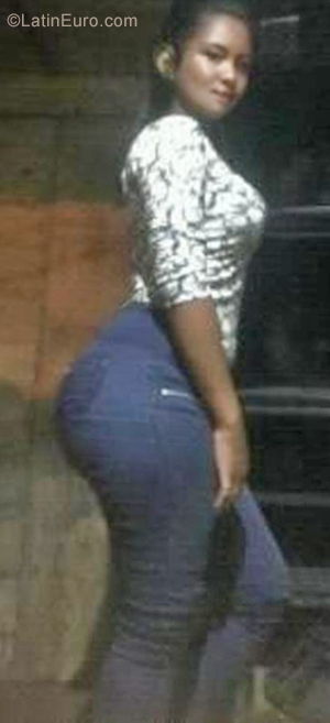 Date this tall Venezuela girl Yessica from Ciudad Guayana VE2419