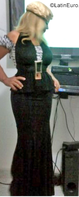 Date this tall Colombia girl Mary from Bogota CO25304