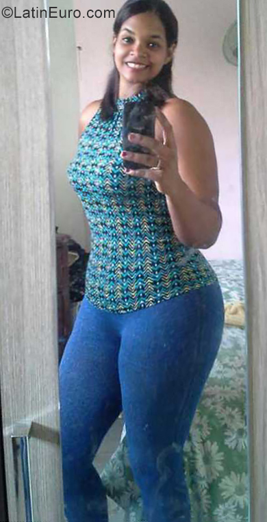 Date this happy Dominican Republic girl Ivette from Santo Domingo DO34687