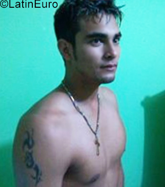 Date this good-looking Colombia man Kihny from Barranquilla CO25329
