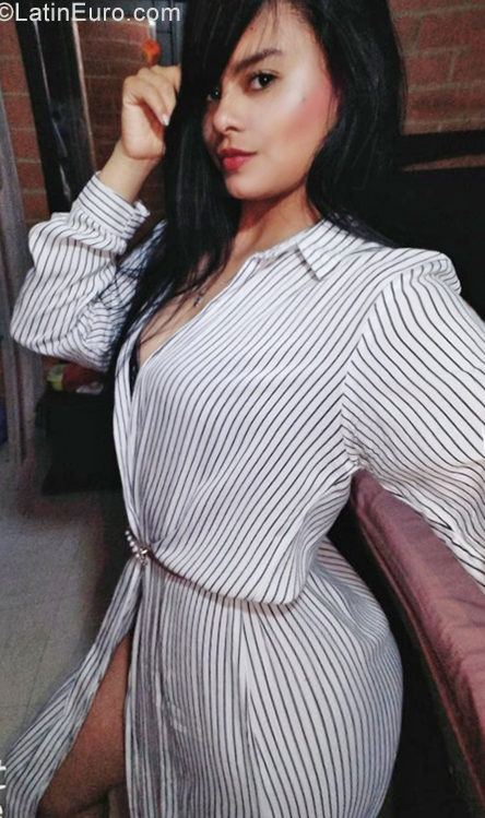Date this stunning Colombia girl Camila from Bogota CO25333